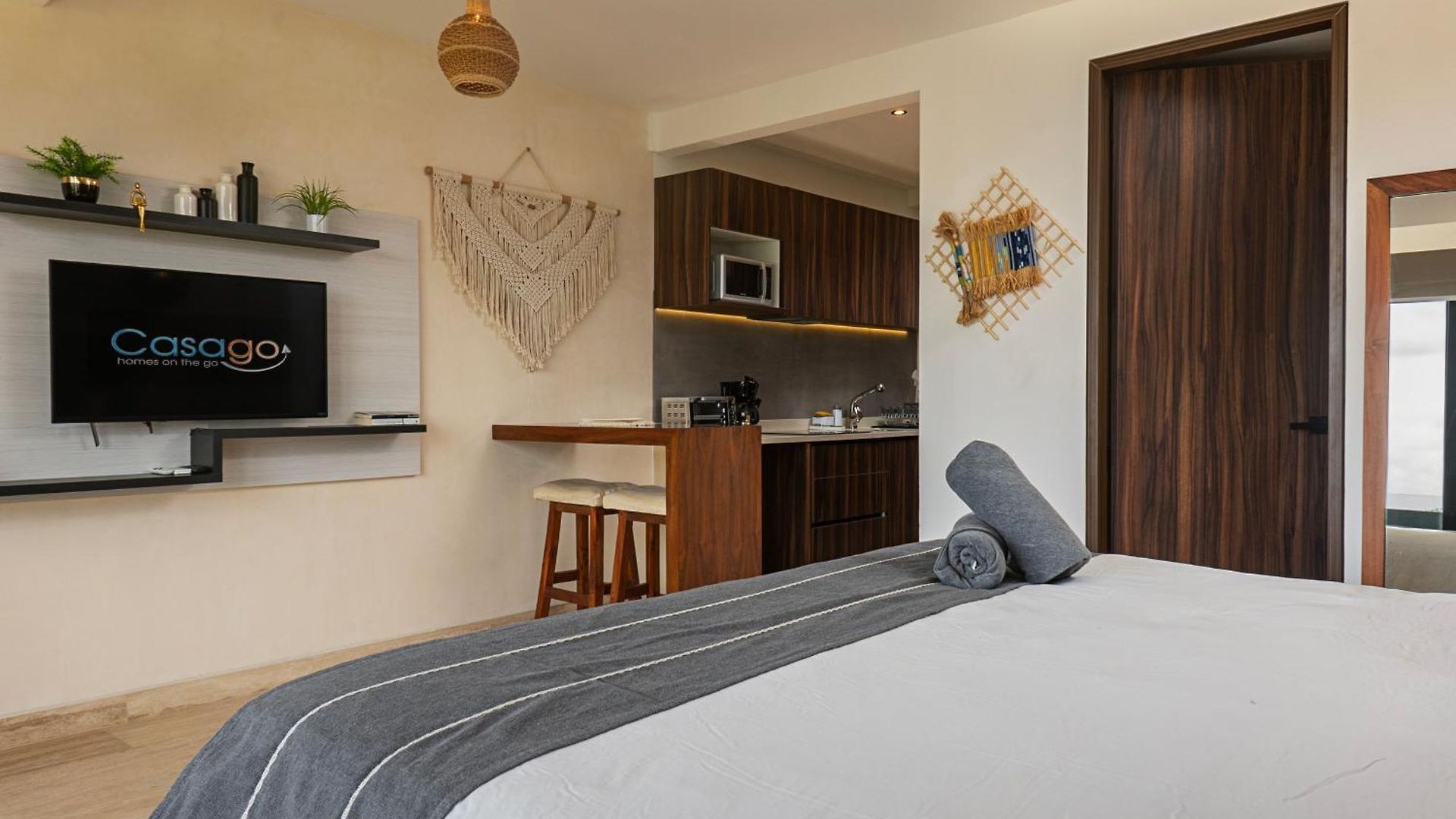 Holiday home Unwind | Private Balcony & Rooftop Pools | Casago