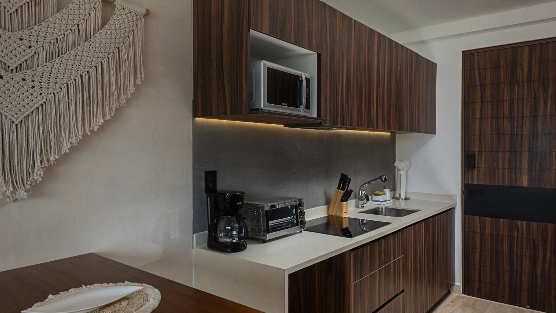 Unwind | Private Balcony & Rooftop Pools | Casago Holiday home *