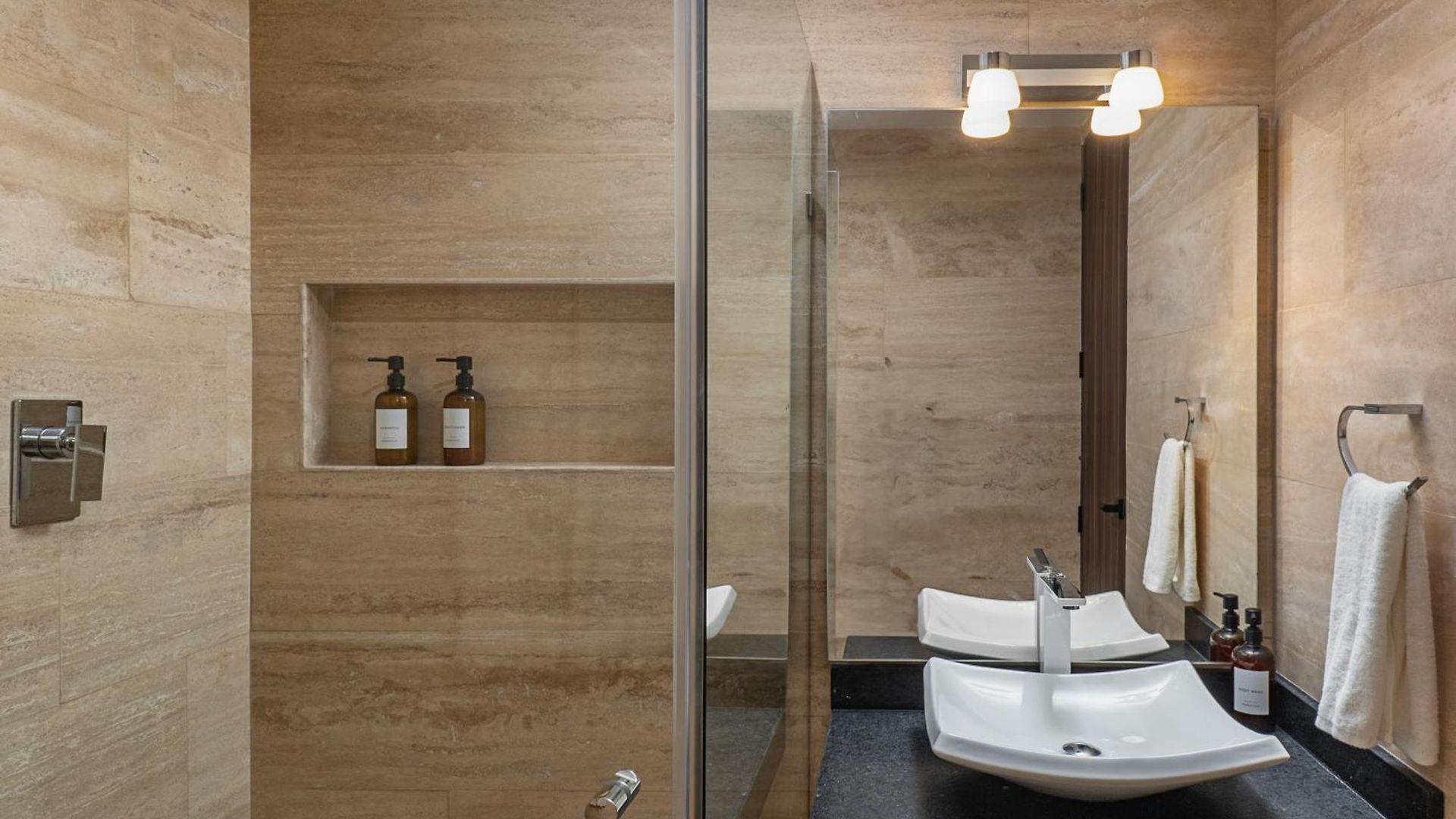 Holiday home Unwind | Private Balcony & Rooftop Pools | Casago *