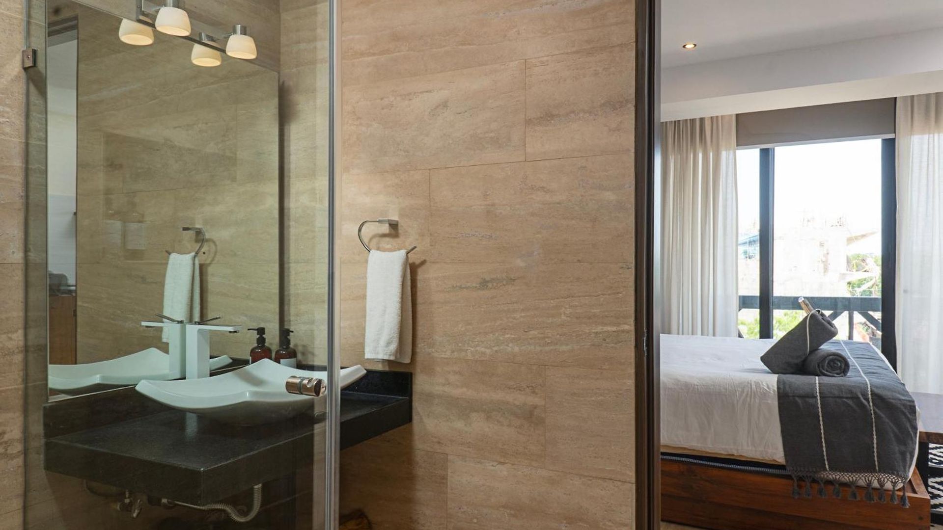 Holiday home Unwind | Private Balcony & Rooftop Pools | Casago *