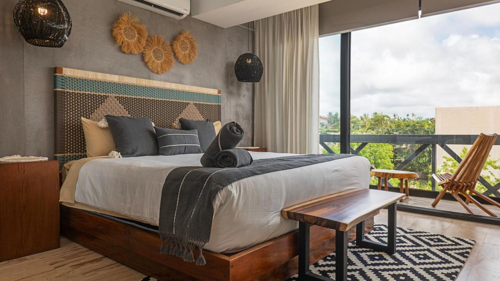 Unwind | Private Balcony & Rooftop Pools | Casago Holiday home