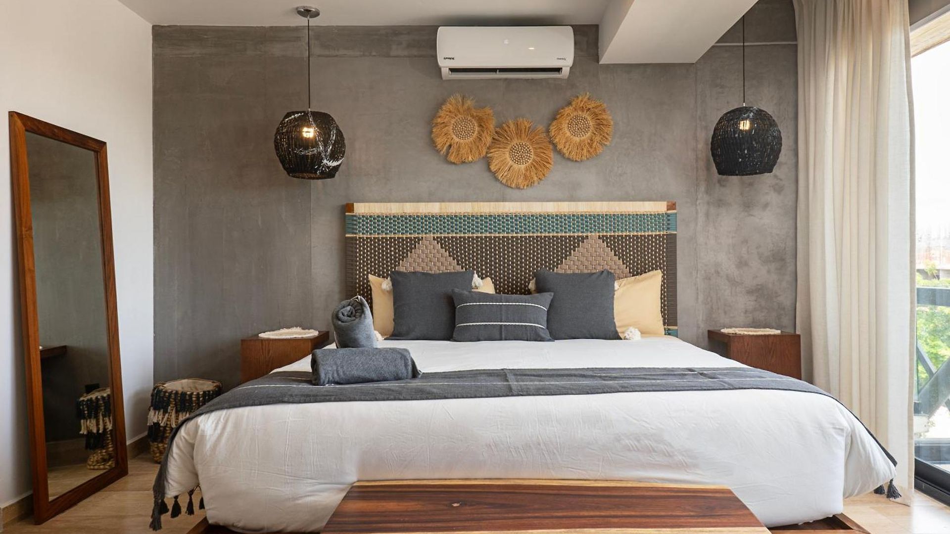 Unwind | Private Balcony & Rooftop Pools | Casago Holiday home