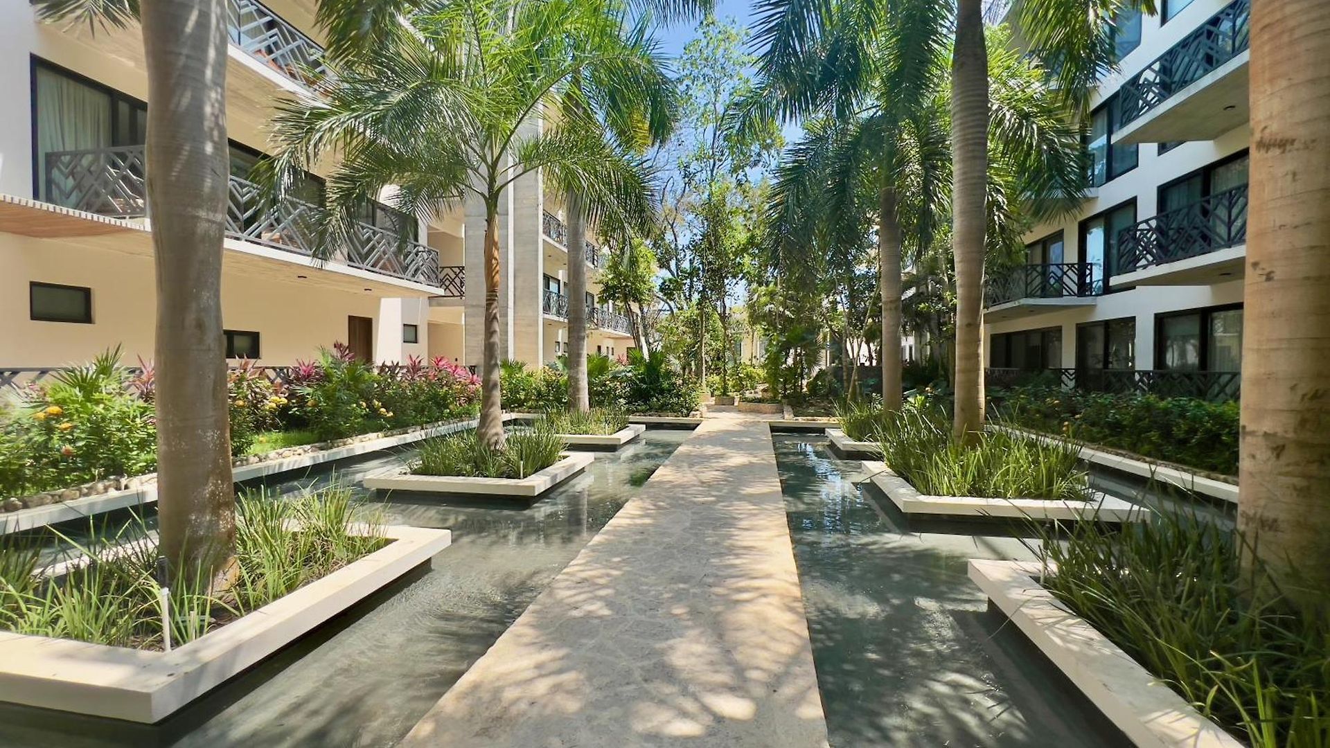 Holiday home Unwind | Private Balcony & Rooftop Pools | Casago
