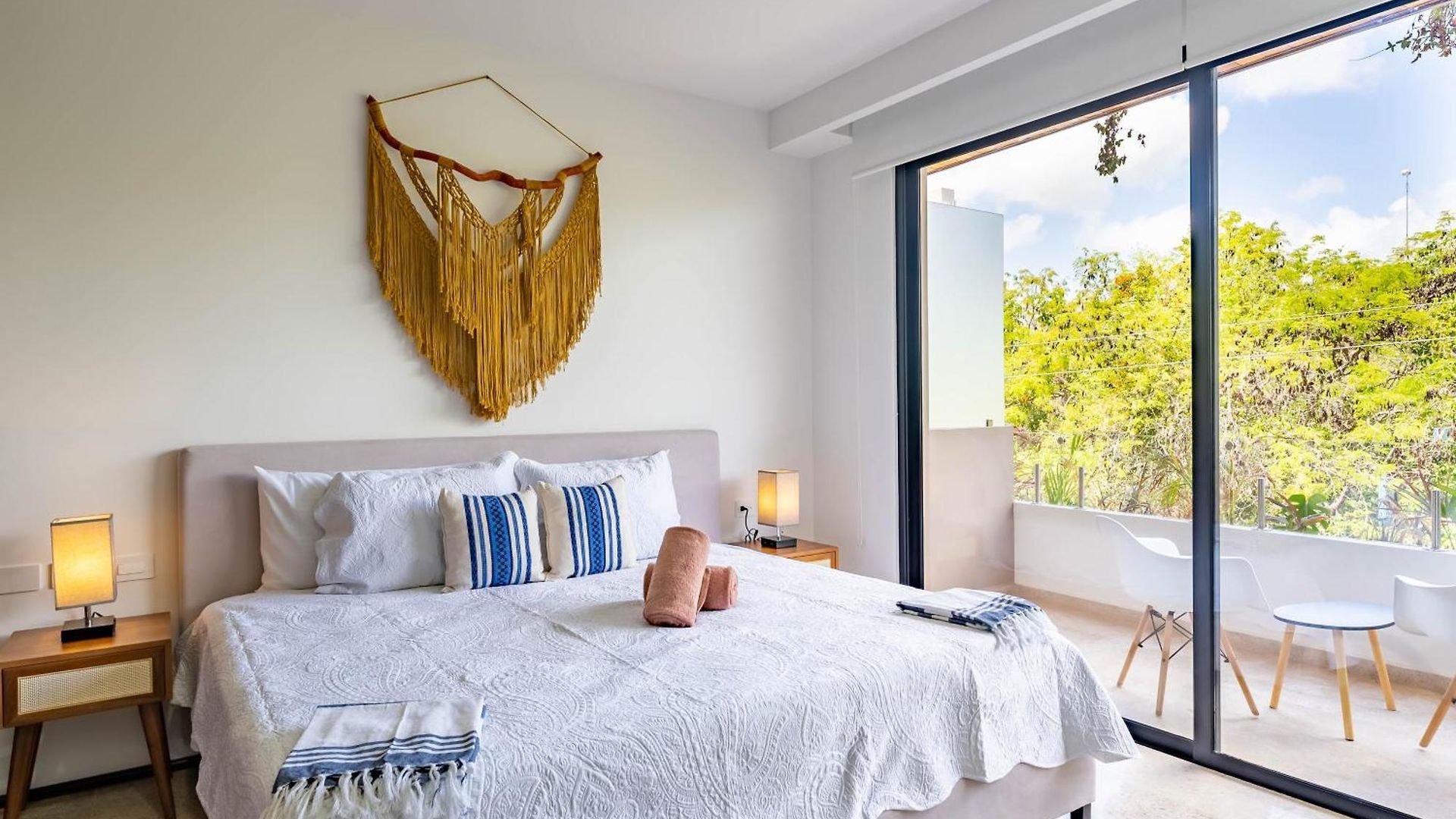 Menesse Apartahotel