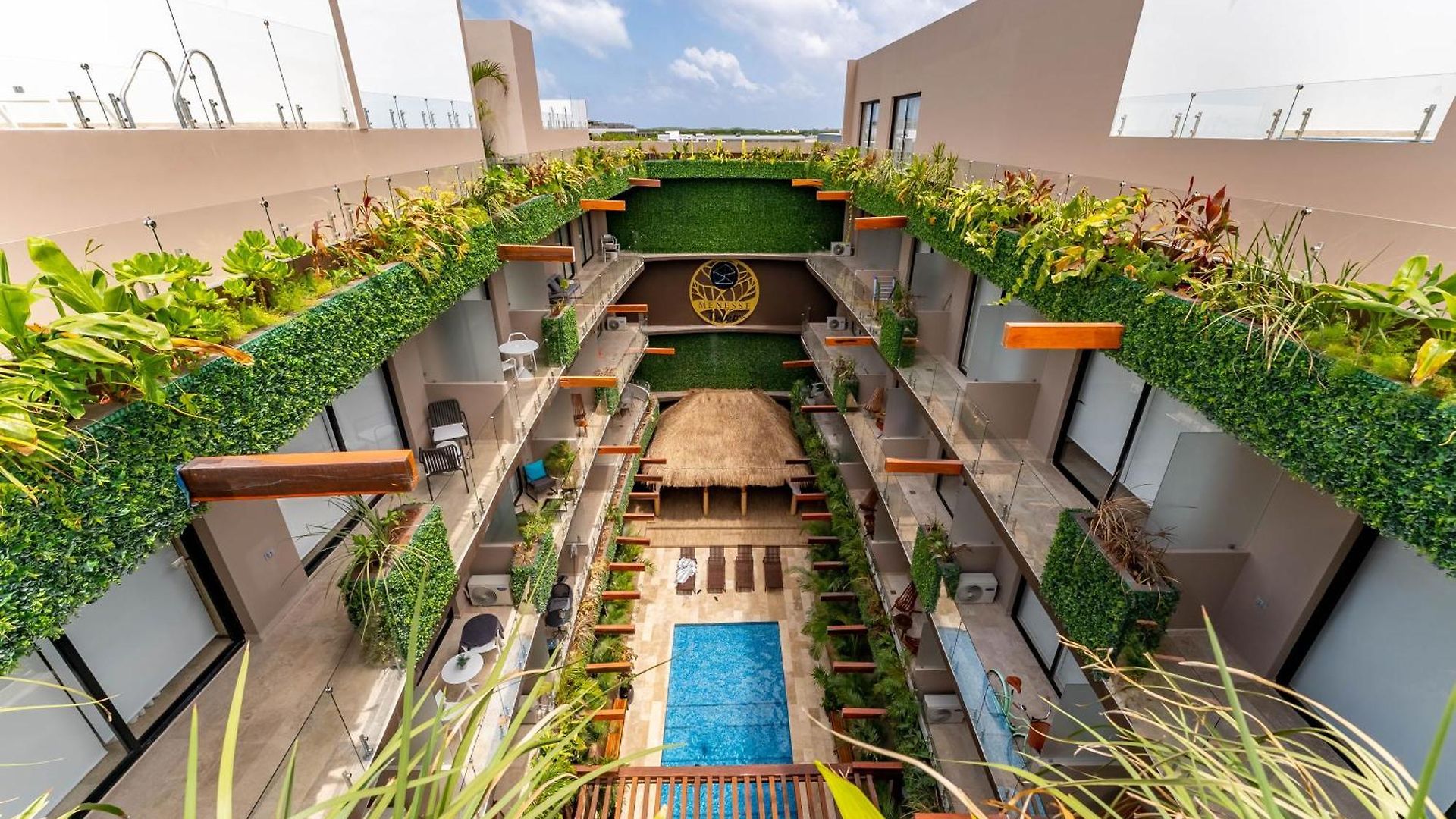 Apartahotel Menesse 4*