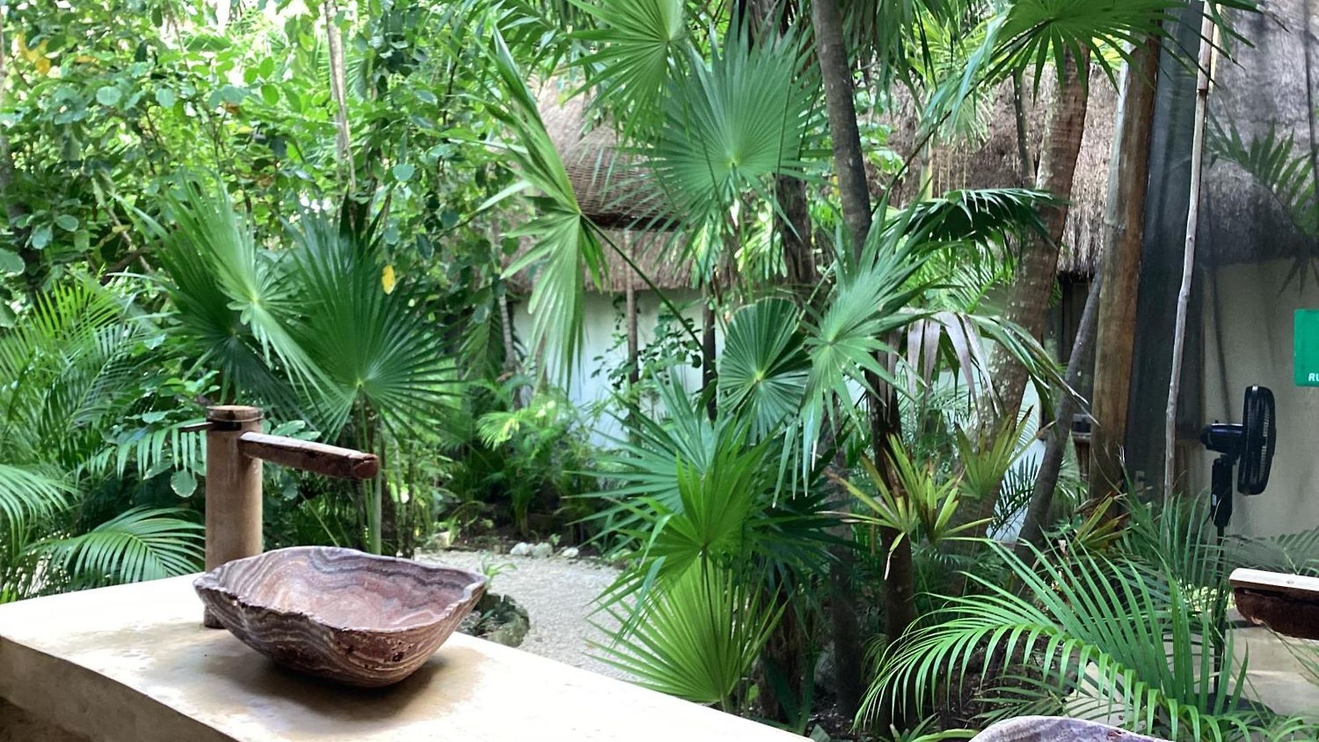 Yaxchen Cabañas&cenote Lodge