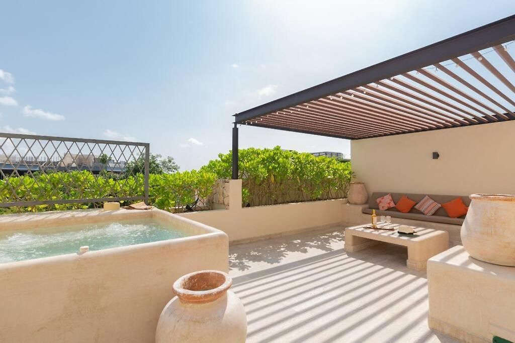 Paramar Beautiful 3 Bdr Ph Pvt Pool And Terrace *