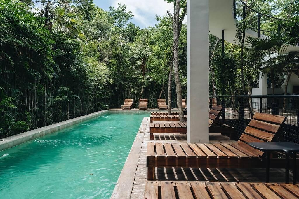 Villa 8br Two-villa Compound With Four Pools *