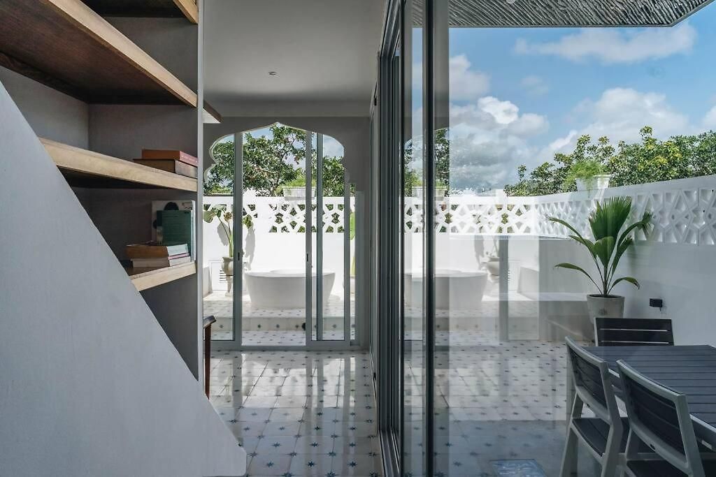 Villa 8br Two-villa Compound With Four Pools *