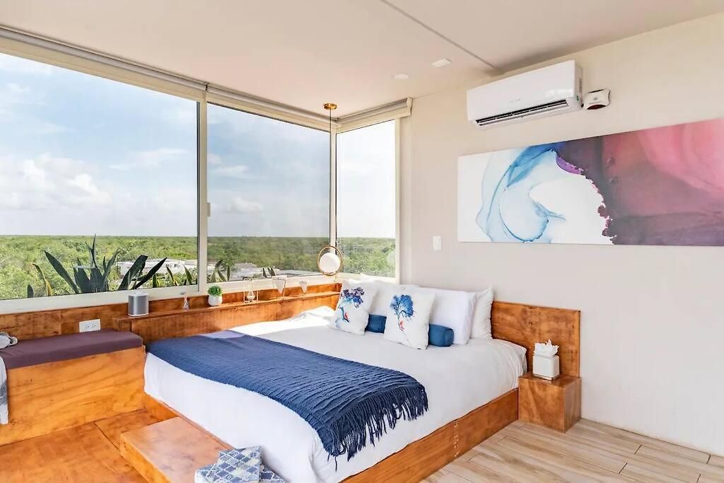 Designer Penthouse - Rooftop Pool & Jungle View Apartment