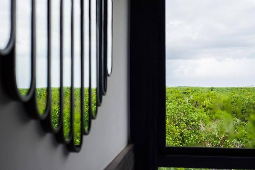 Designer Penthouse - Rooftop Pool & Jungle View Apartment *
