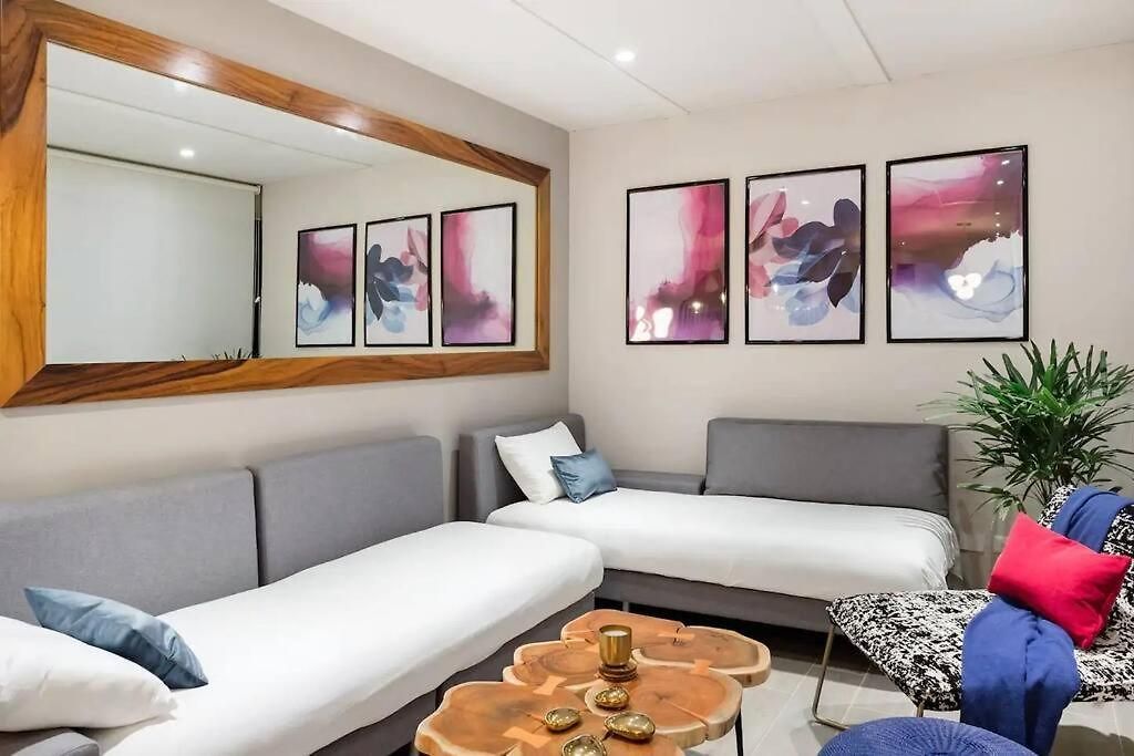 Designer Penthouse - Rooftop Pool & Jungle View Apartment *