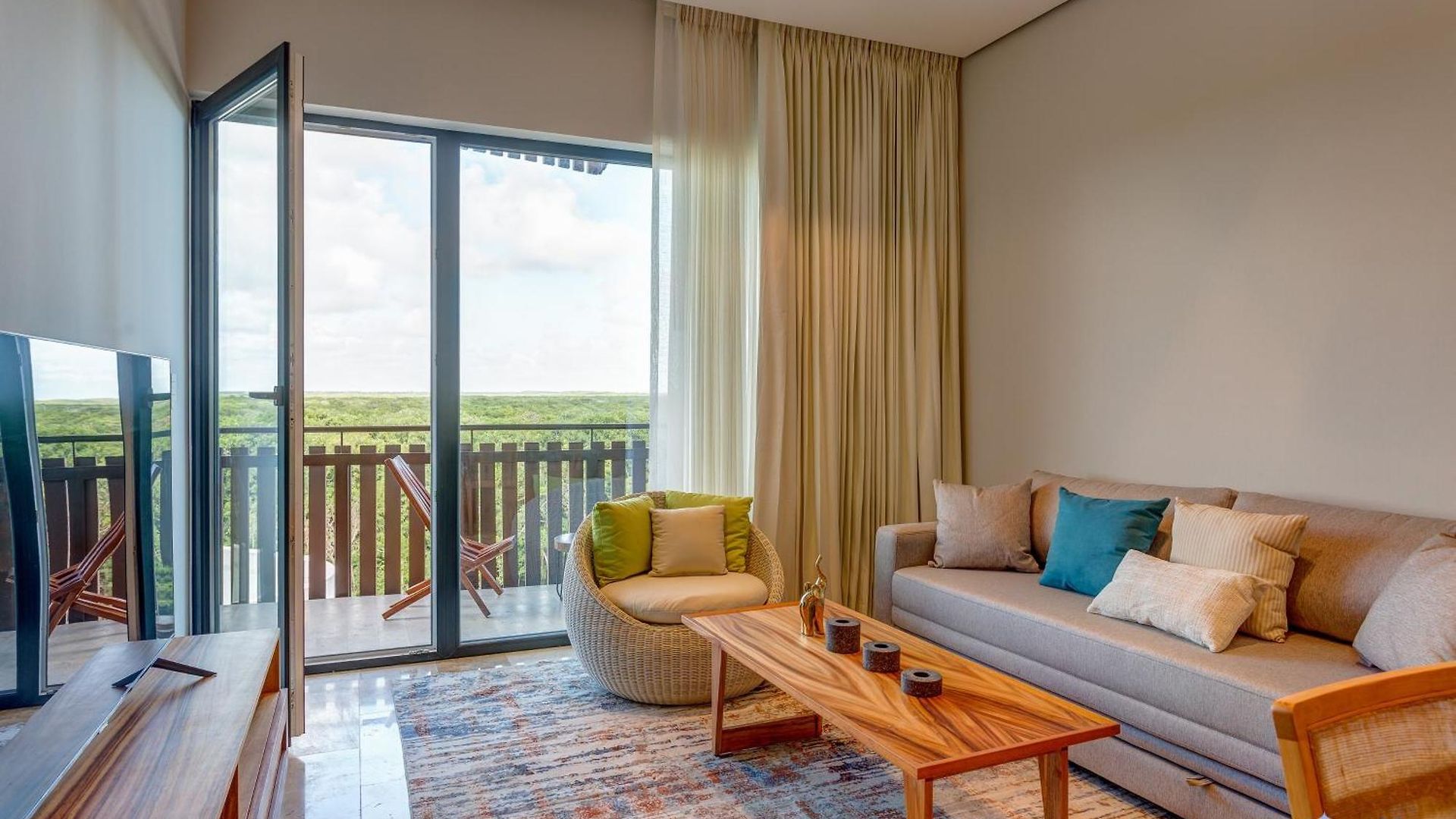 Ocean Views Luxury Community Private Rooftop Pool