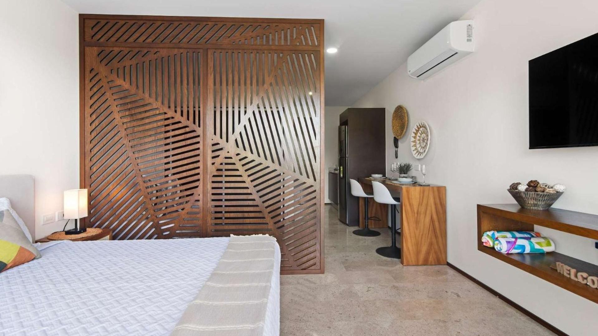 Menesse Hideaway - Elegant Bohemian Apartment