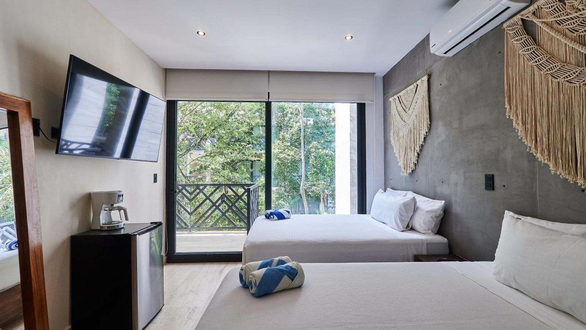 Escape - Stylish Pool, Gym & Parking Apartment Tulum