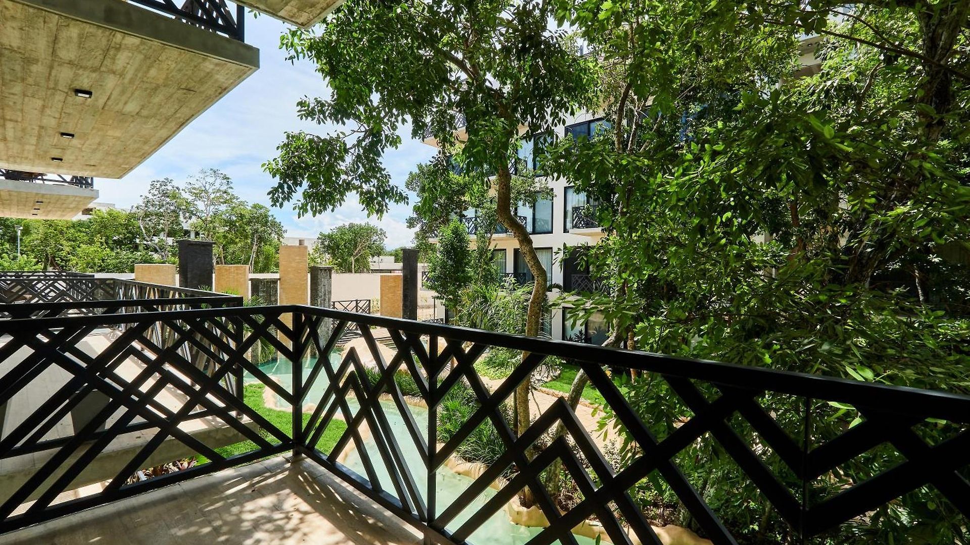 Escape - Stylish Pool, Gym & Parking Apartment Tulum
