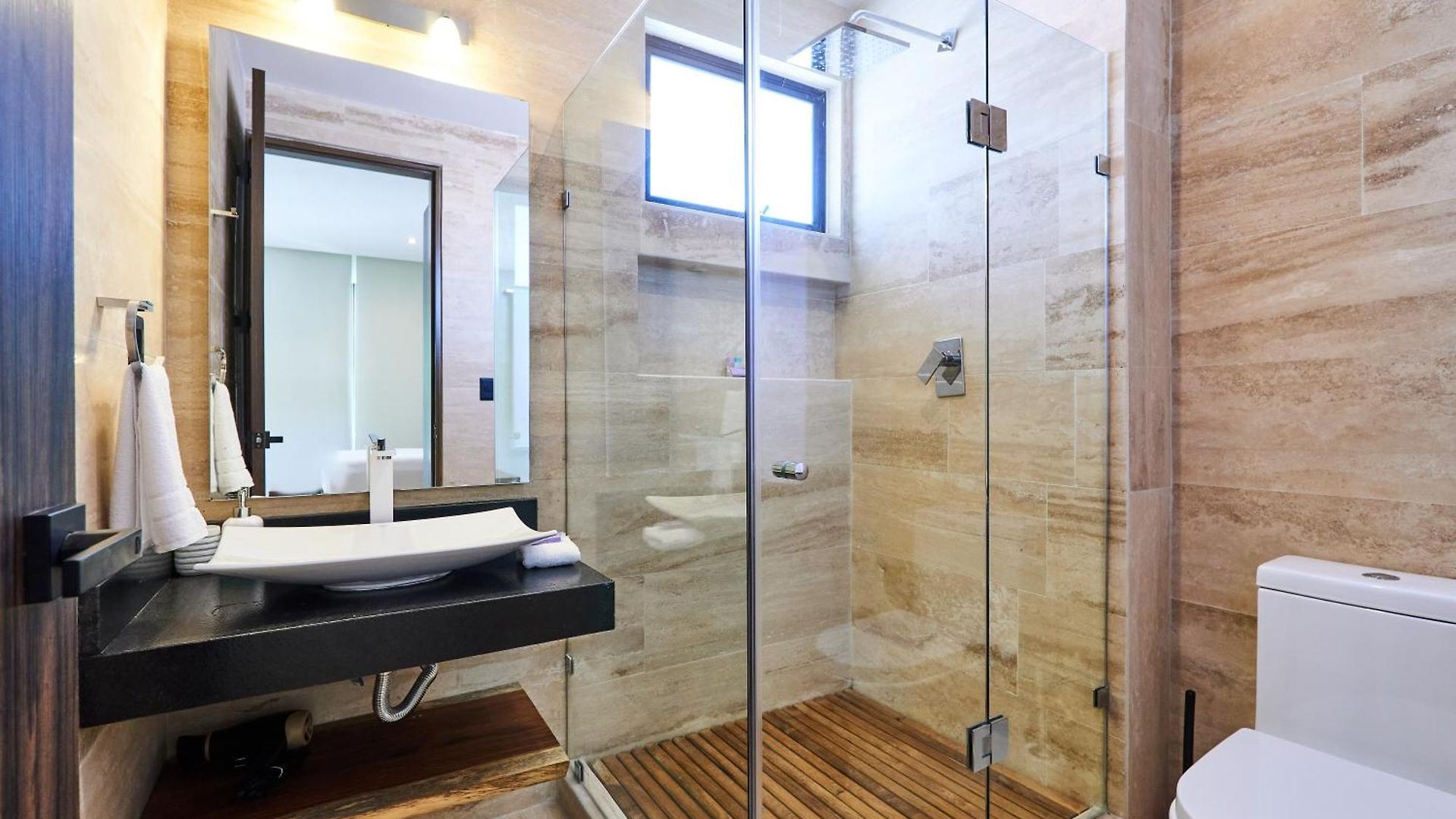 Apartment Escape - Stylish Pool, Gym & Parking *