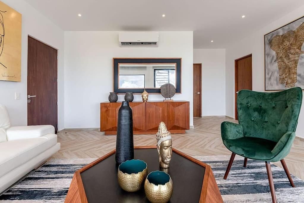 Anana Yaaxlum 401 N Apartment