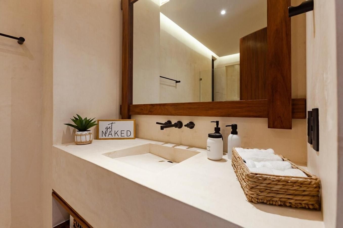 Encanto Luxe Jungle 10min Beachhot Tubking *