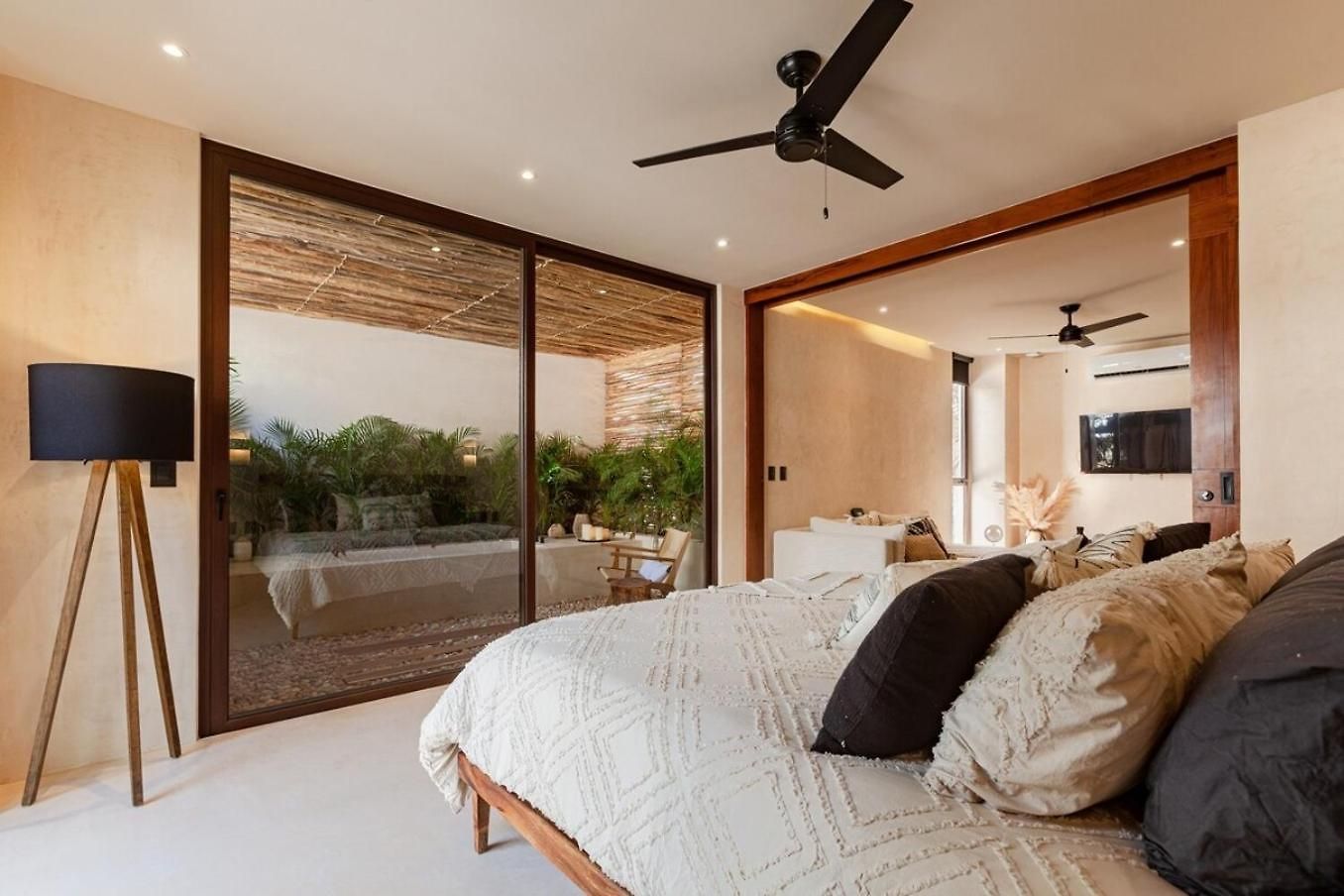 Encanto Luxe Jungle 10min Beachhot Tubking Apartment