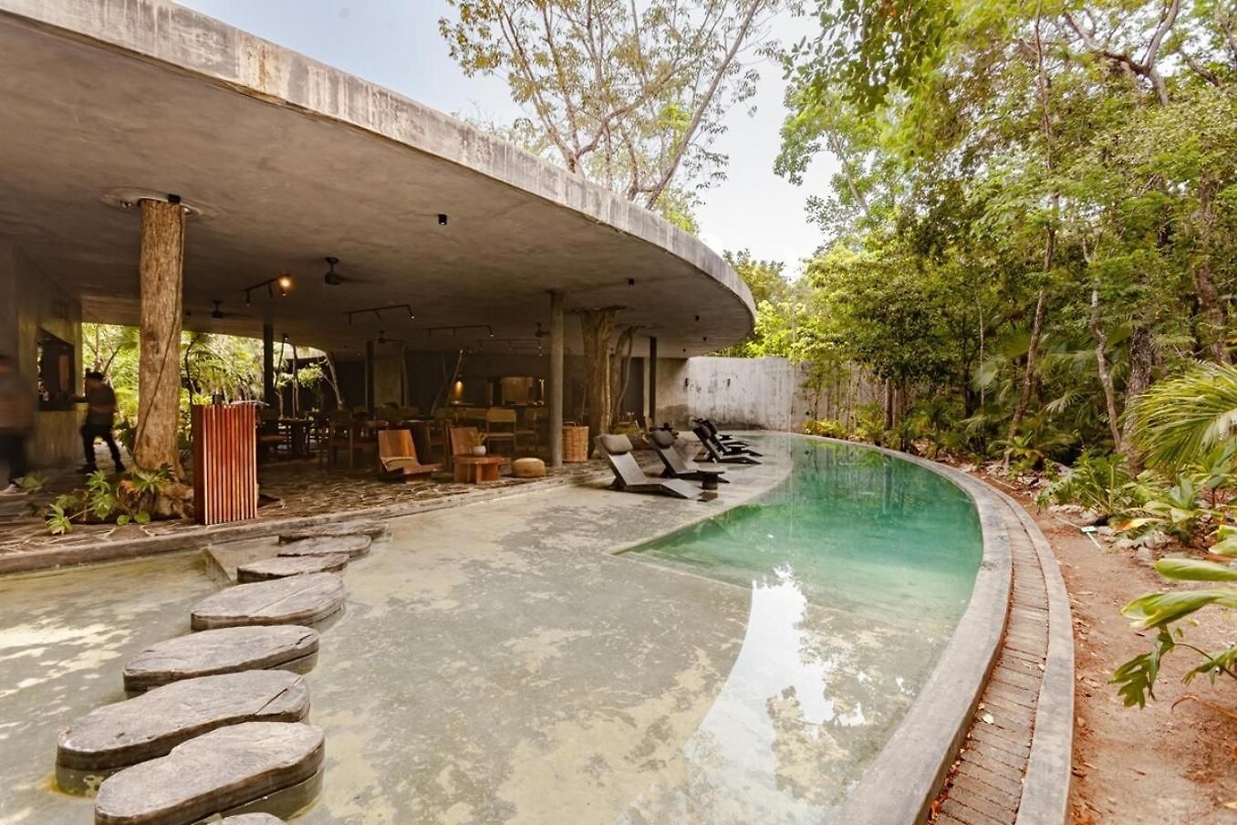 Encanto Luxe Jungle 10min Beachhot Tubking Apartment *