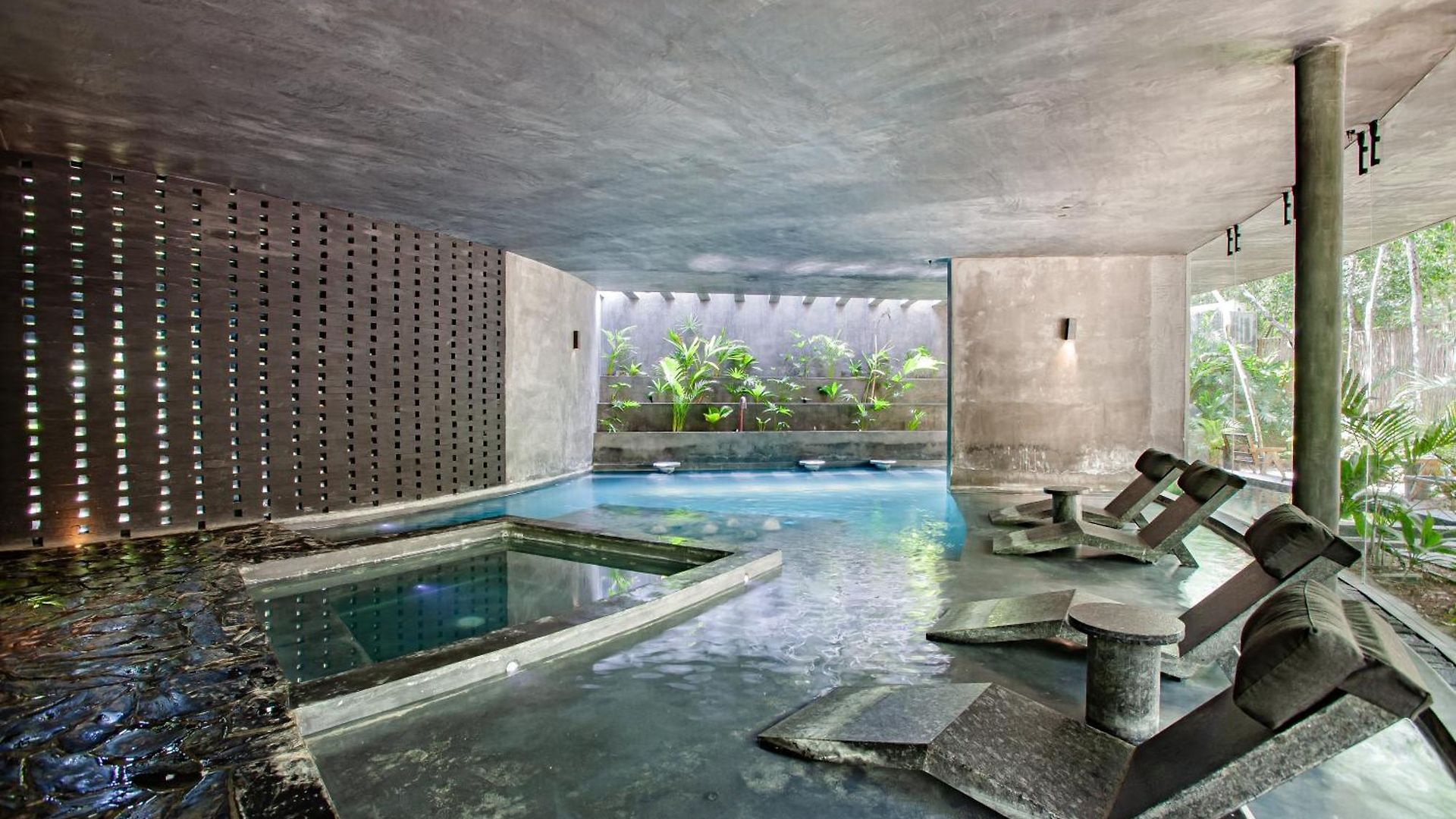 Encanto Luxe Jungle 10min Beachhot Tubking *