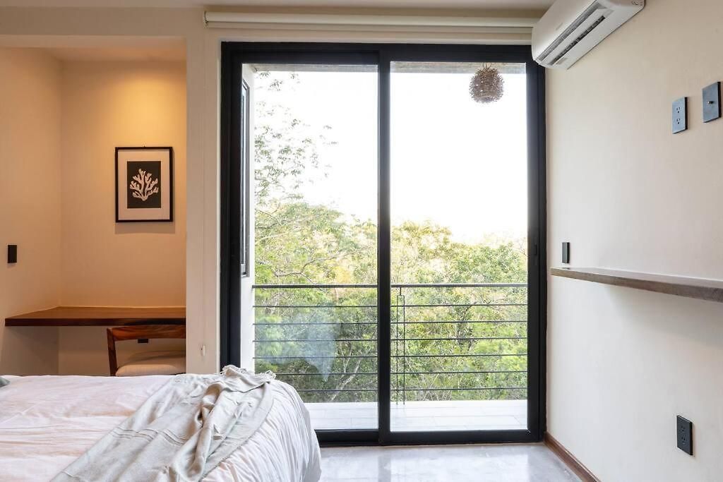 New 2 Bed And Bath - - Views To The Jungle