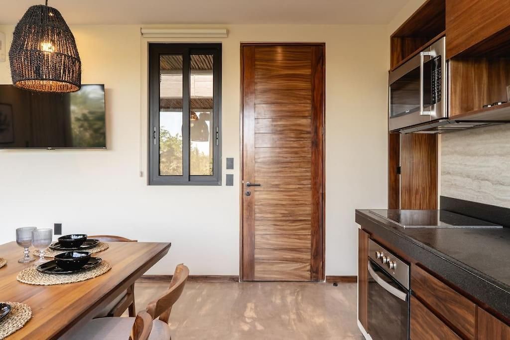 New 2 Bed And Bath - - Views To The Jungle