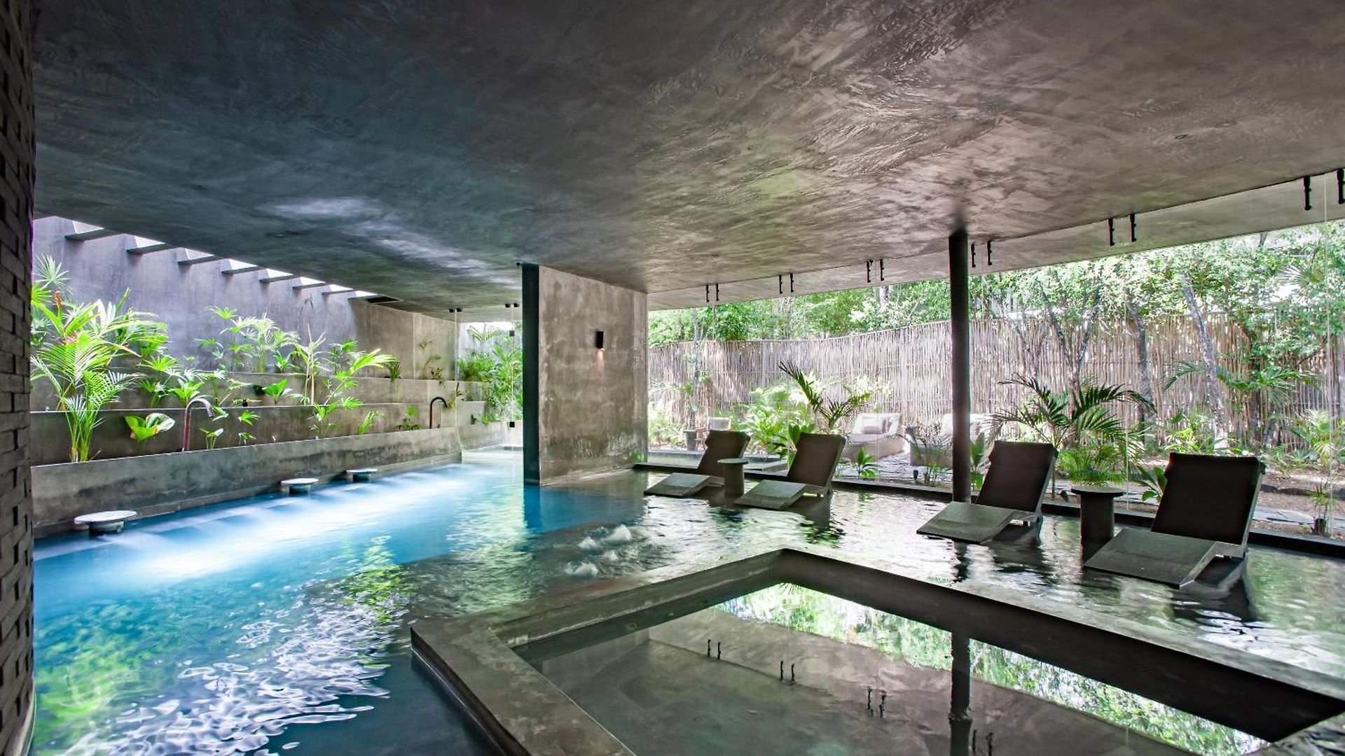 Encanto Luxe Jungle 10min Beachhot Tubking Apartment *