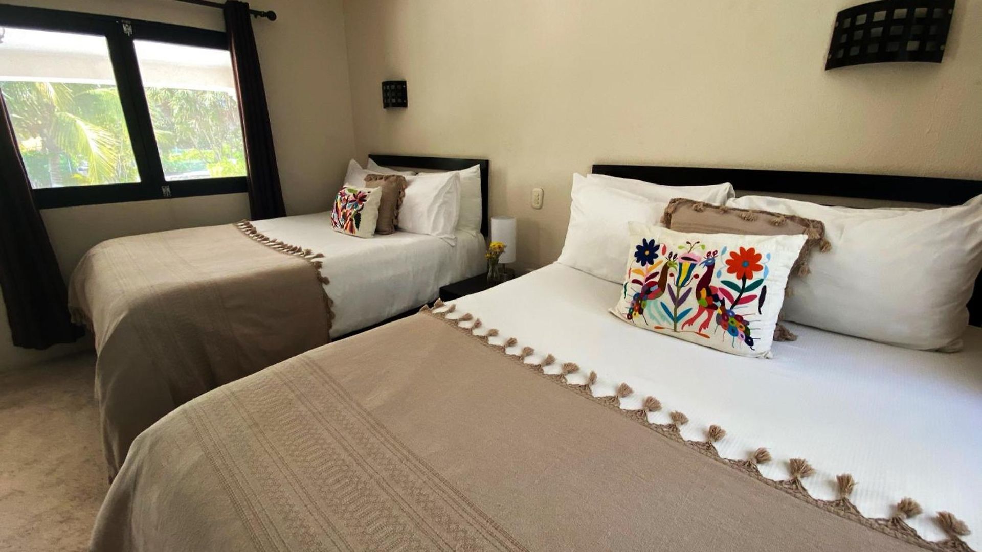 El Paraiso Hotel