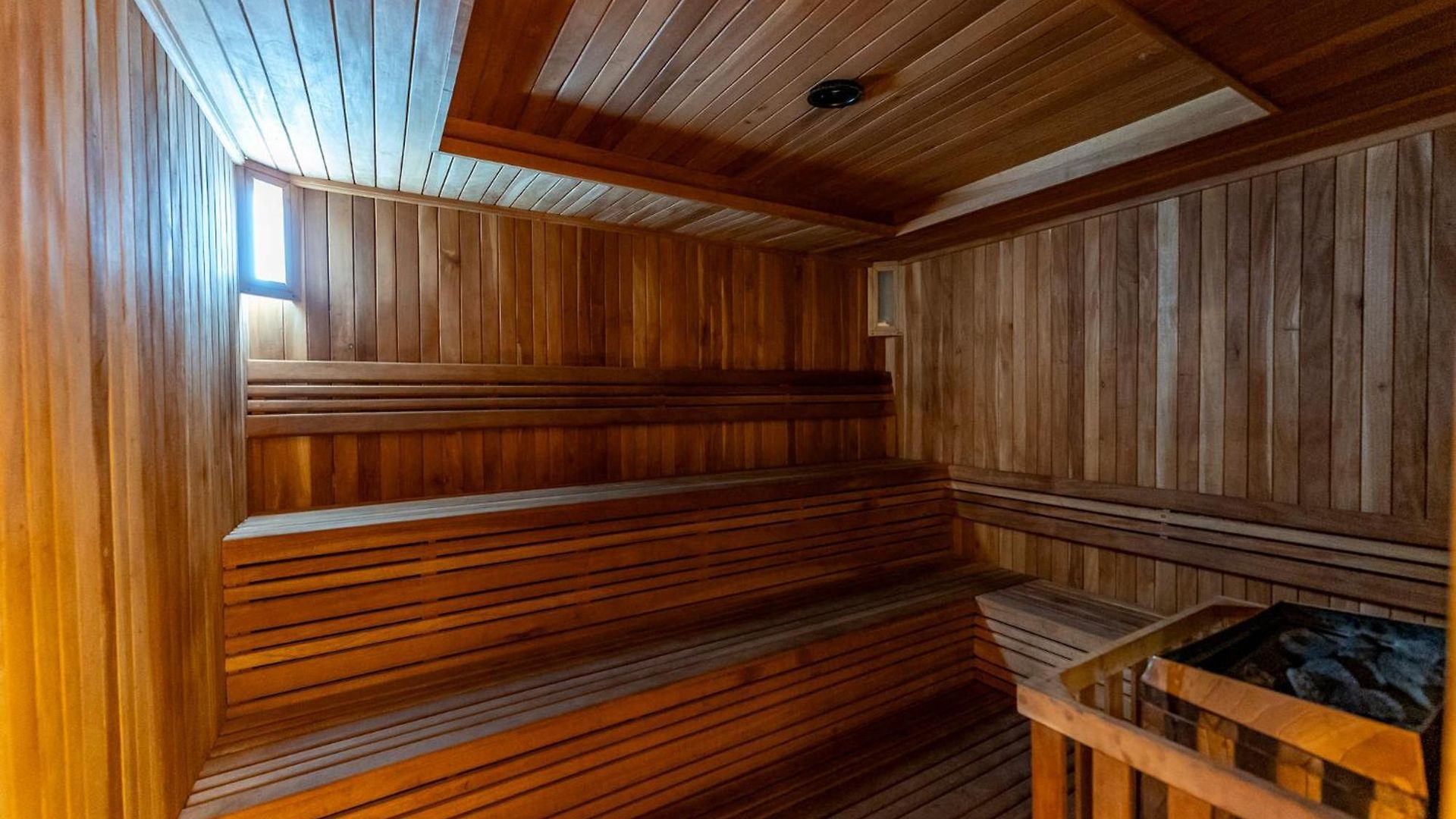 Luxury Gym Jacuzzi Wifi Starlink Apartment