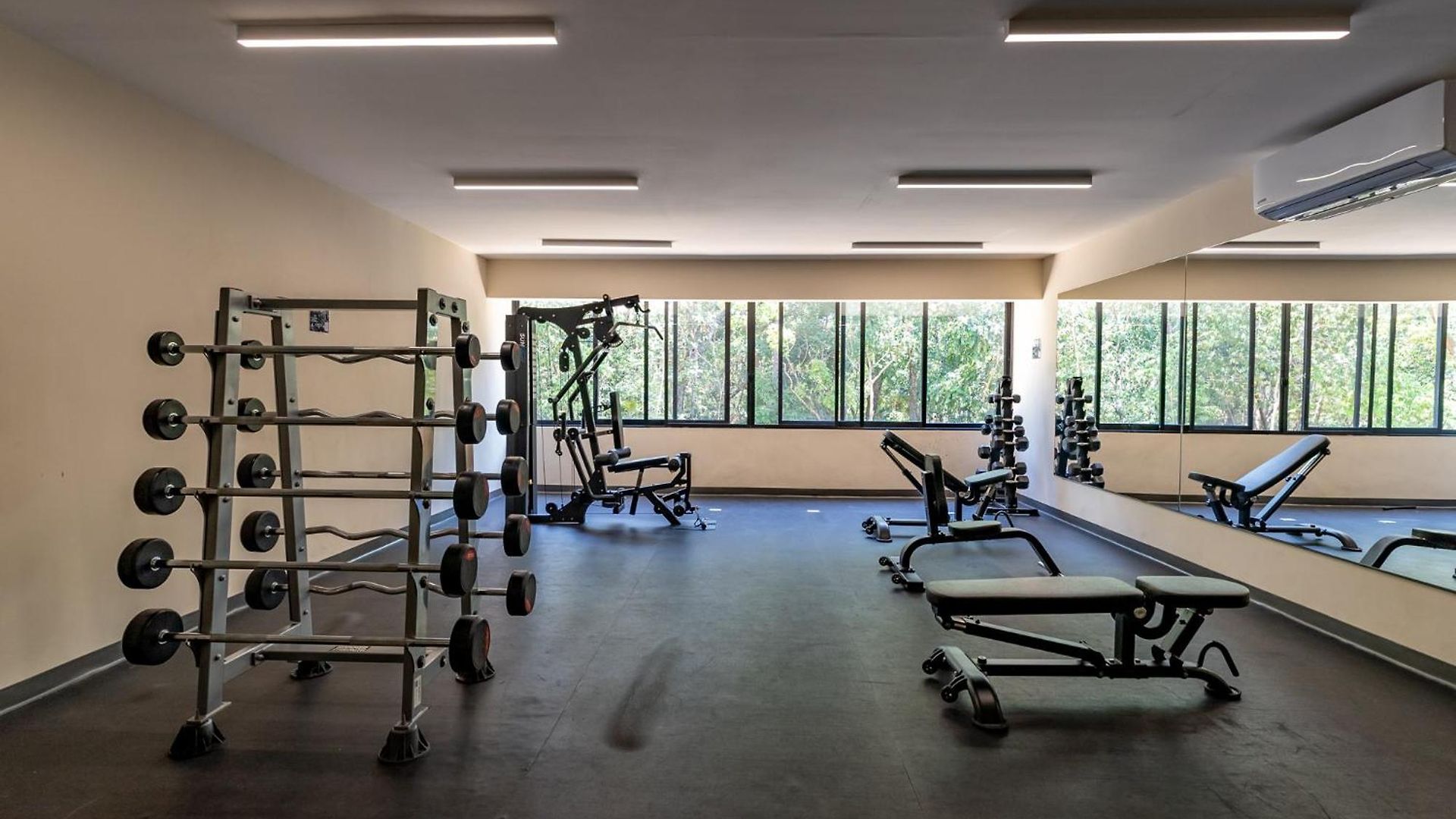 Apartment Luxury Gym Jacuzzi Wifi Starlink *