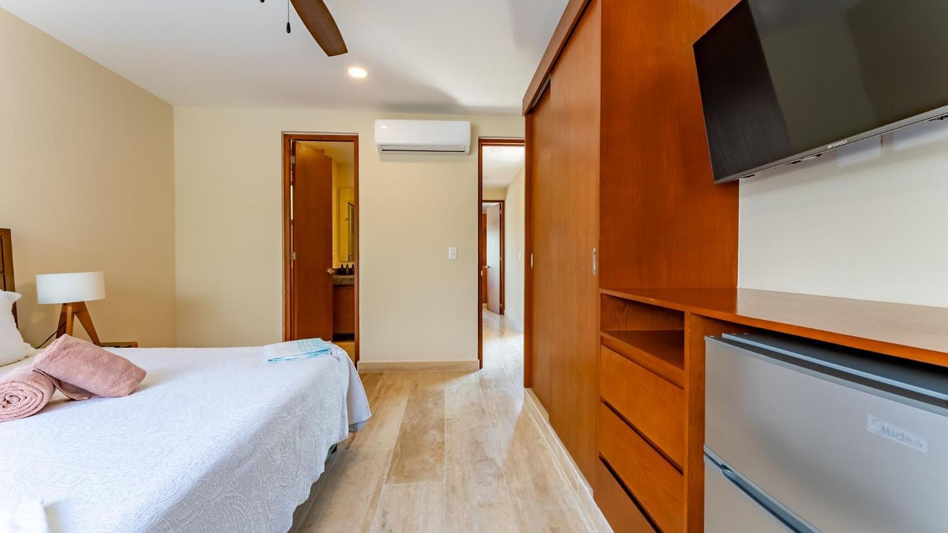 Apartment Luxury Gym Jacuzzi Wifi Starlink *