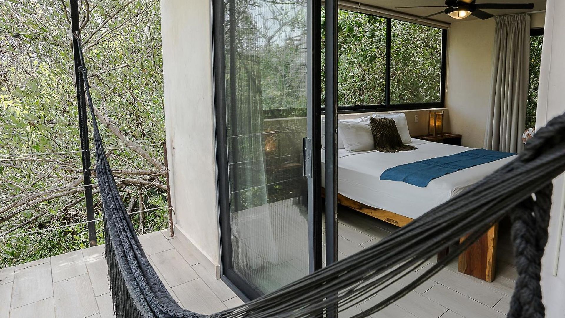 Sunset House Hotel