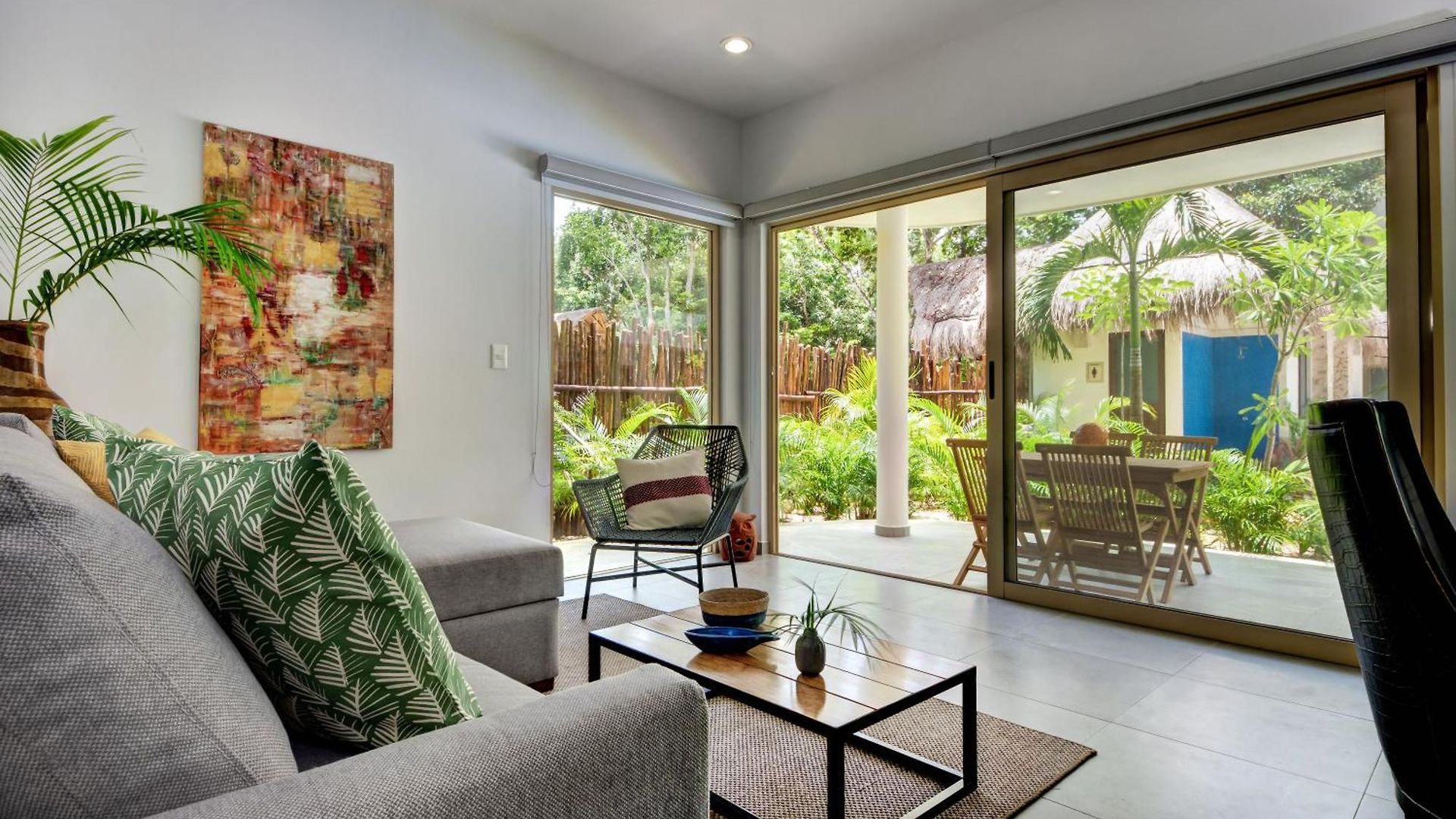 Poolside Bliss With Private Terrace And Jacuzzi Apartment *