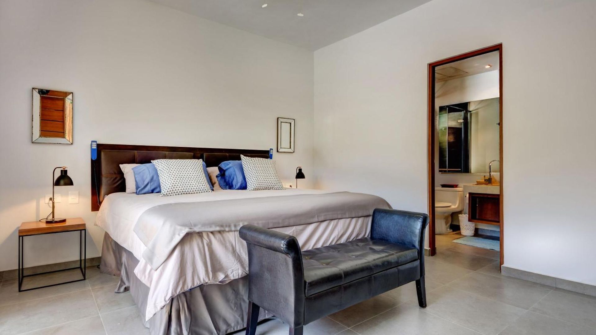 Apartment Poolside Bliss With Private Terrace And Jacuzzi *