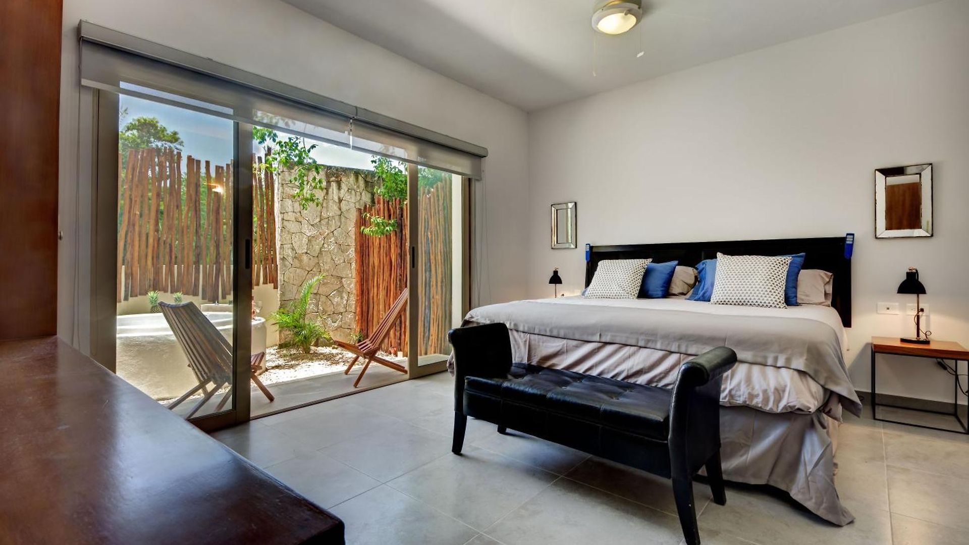 Poolside Bliss With Private Terrace And Jacuzzi Apartment