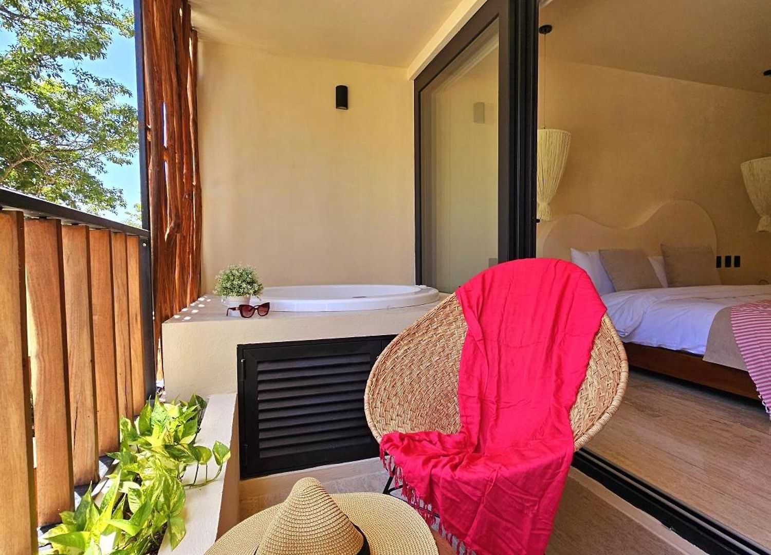Loch By Bunik Apartahotel 3*