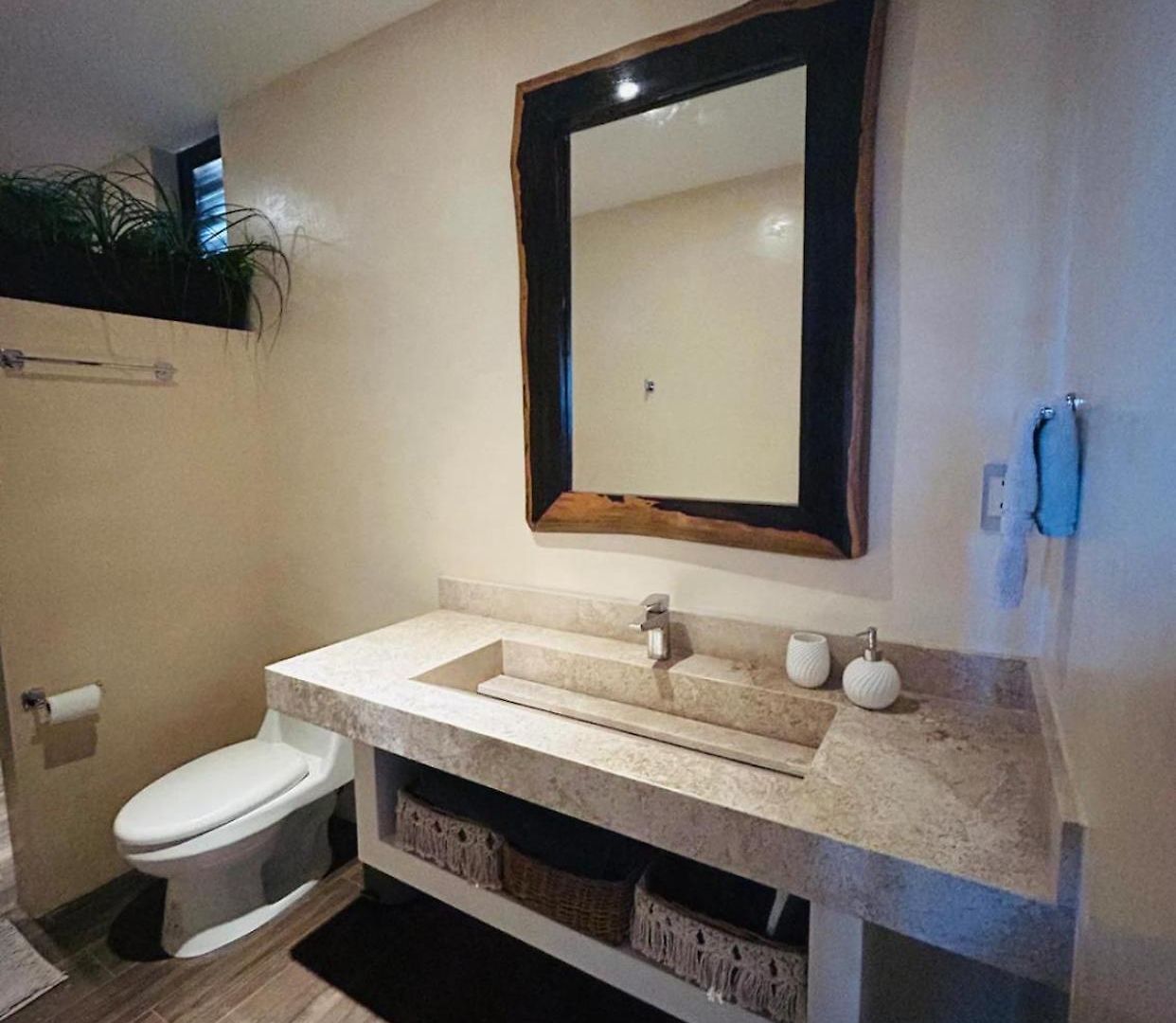 New Large Luxurious 1 Bedroom, 1 Bathroom In