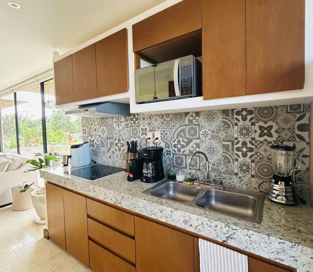 New Large Luxurious 1 Bedroom, 1 Bathroom In Apartment *