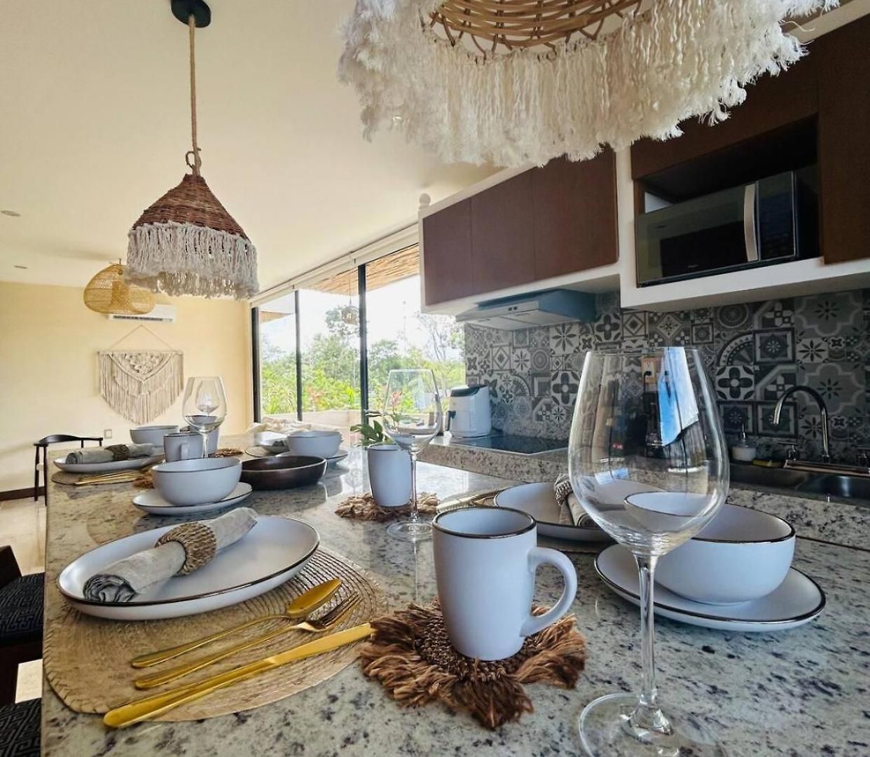New Large Luxurious 1 Bedroom, 1 Bathroom In