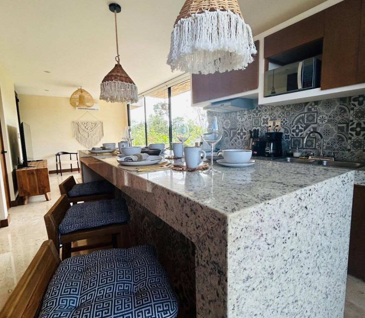 Apartment New Large Luxurious 1 Bedroom, 1 Bathroom In