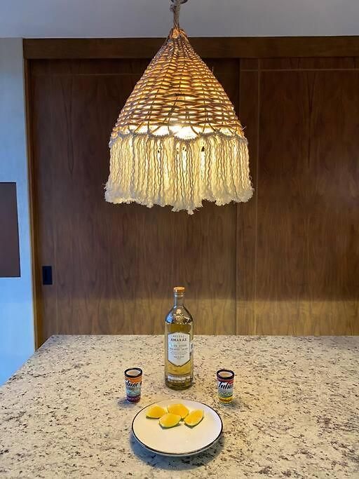 New Large Luxurious 1 Bedroom, 1 Bathroom In *
