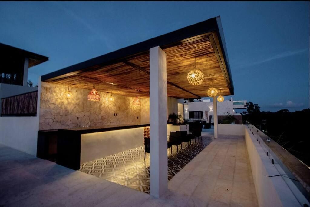 New Large Luxurious 1 Bedroom, 1 Bathroom In *