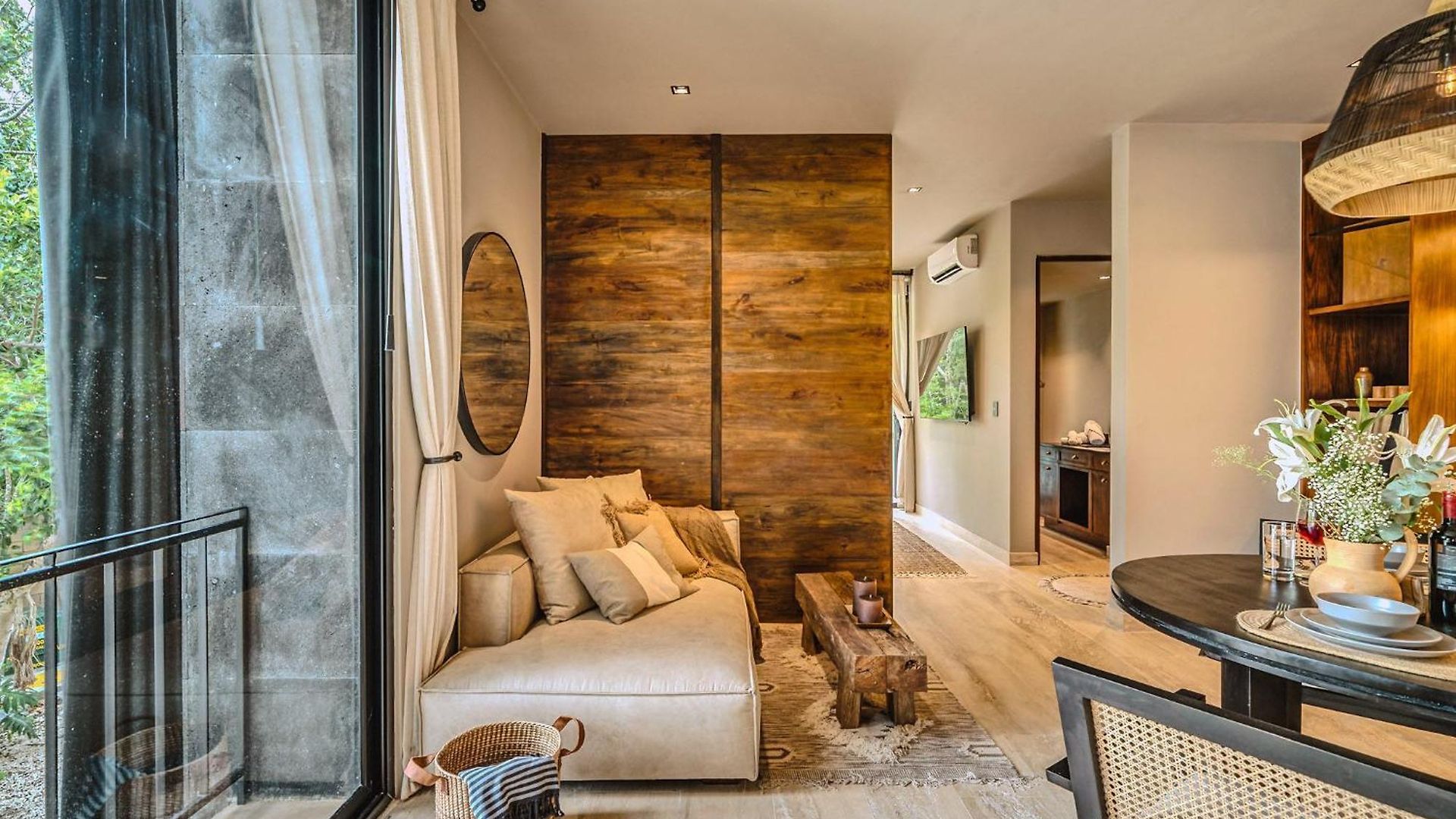 Art Design Loft With Pool, Big Gym, Spa, Hot Tub