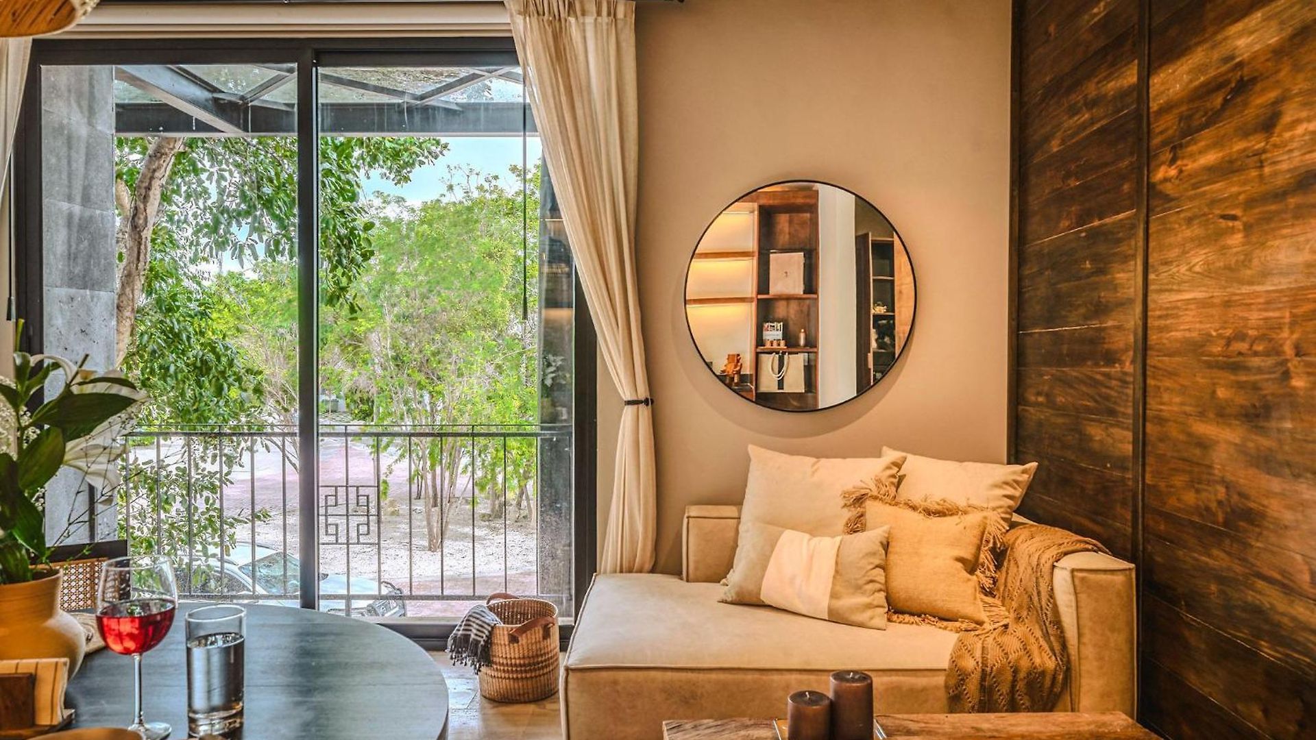 Art Design Loft With Pool, Big Gym, Spa, Hot Tub *