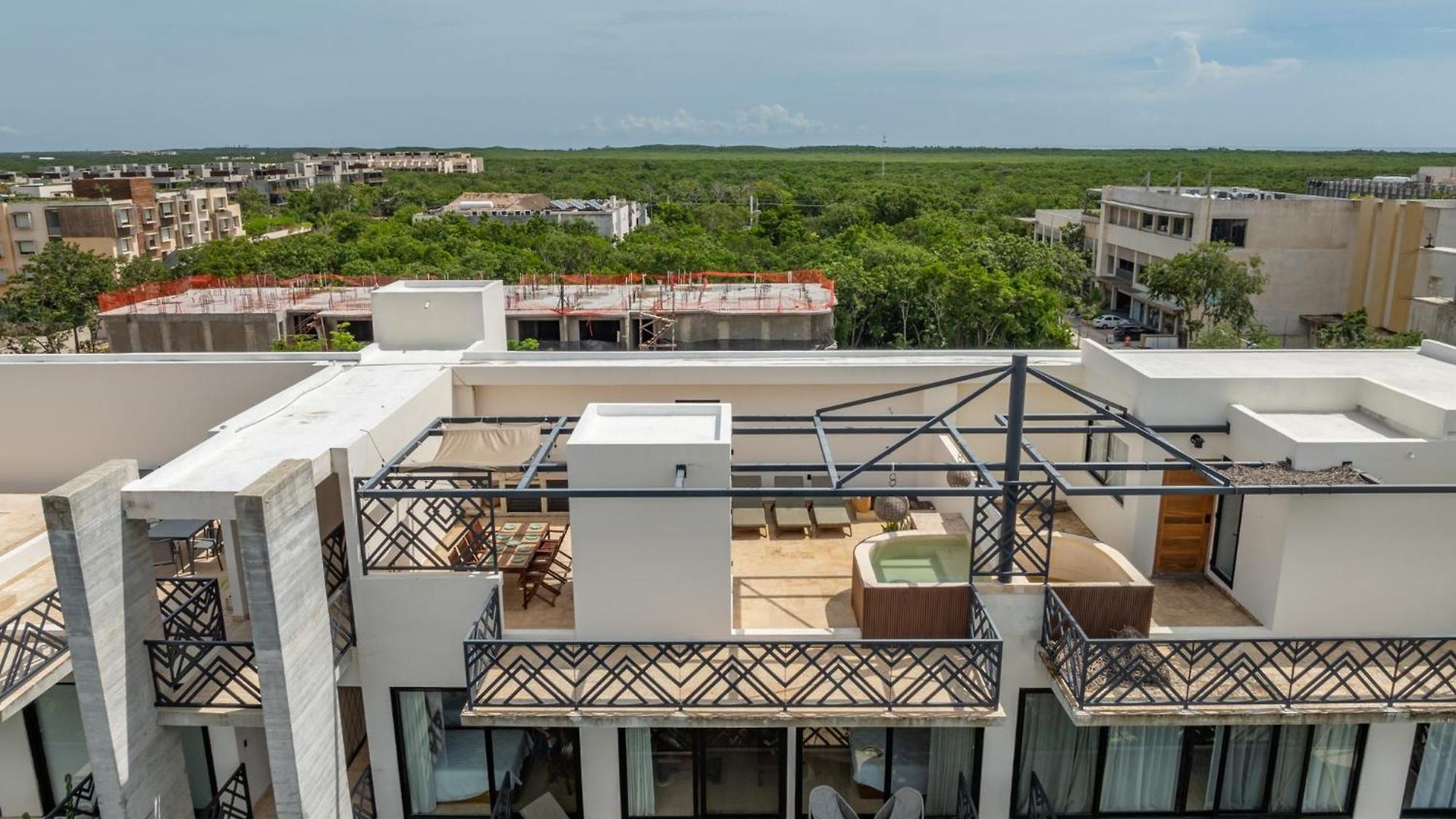 Stylish 2br Penthhouse, Private Terrace, Grill And Pool