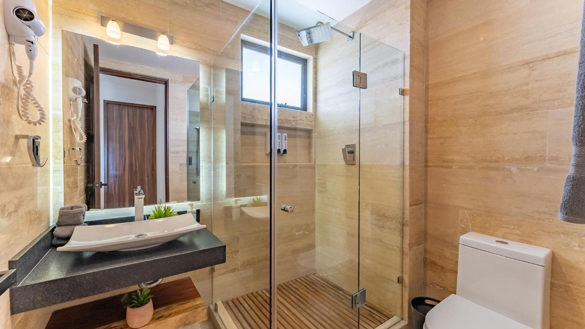 Stylish 2br Penthhouse, Private Terrace, Grill And Pool