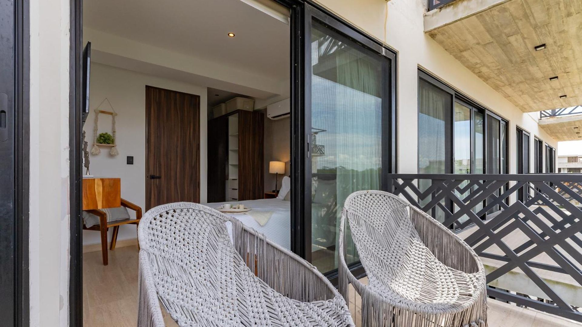 Stylish 2br Penthhouse, Private Terrace, Grill And Pool Apartment