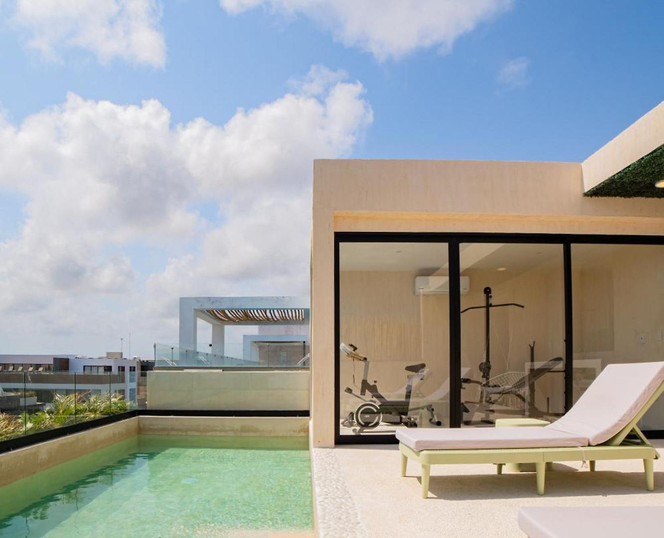 Hotel Crystal By *